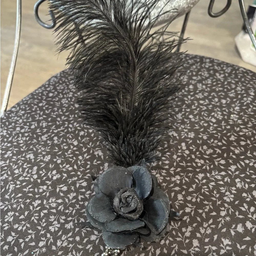 Elegant Black Feather Hair Clip - Picture 1 of 3